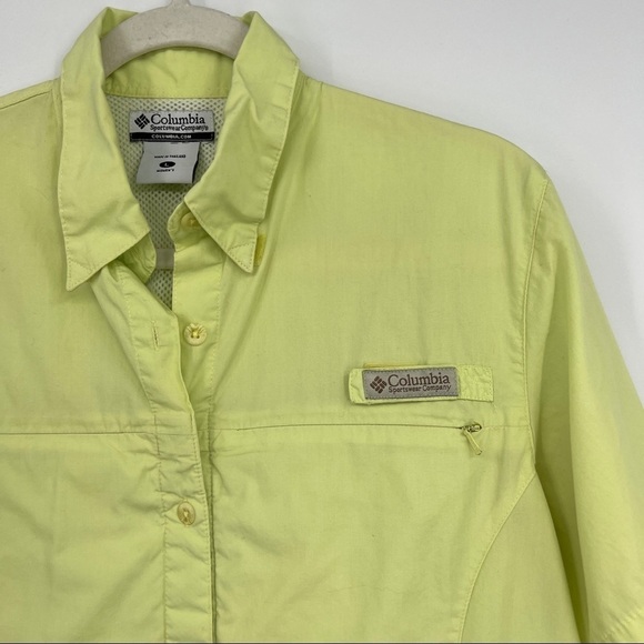 Columbia Tops - Columbia Women's Green Collared Short Sleeve Buttondown Performance Shirt